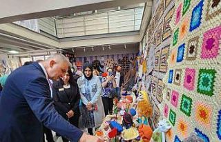 Kursiyerler el emeklerini sergiliyor