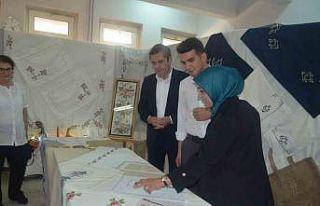 Kursiyerlerin sergisi göz kamaştırdı