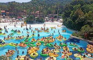 Kuşadası’nda "bayram" hareketliliği...