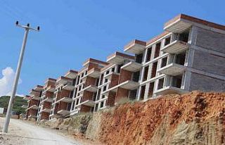 Kuşadası’nda dağ taş inşaat olmaya başladı