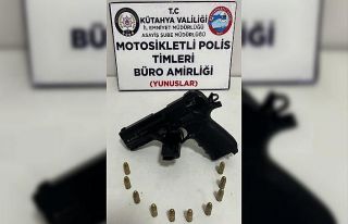 Kütahya’da bir kişinin üzerinde ruhsatsız tabanca...