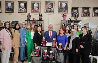 Kütahya’da üreten kadınların yıl sonu sergisi