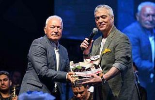 Lapseki Belediyesi 38. Kiraz Festivali’nde Cengiz...