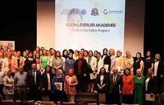 Lider kadınlar sertifikalarını aldı