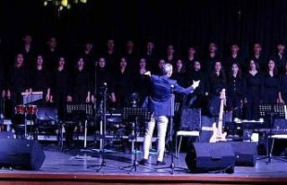 Lise öğrencilerinden depremzedeler yararına konser...