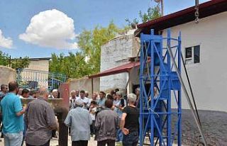 Mahalleliden güç birliği: Depremde yıkılan minarenin...