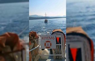 Makine arızası yapan tekneyi KIYEM ekipleri kurtardı