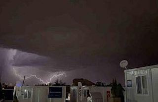 Malatya’da şimşekler geceyi aydınlattı