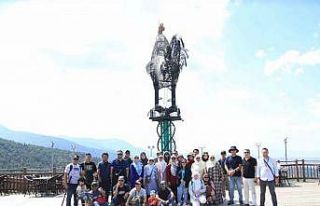 Malezyalı turizmciler Pamukkale Seyir Tepesi’ne...