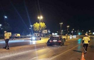 Maltepe’de kontrolden çıkan araç takla attı:...