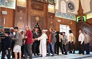 Mamak Belediye Başkanı Köse, vatandaşlarla bayramlaştı