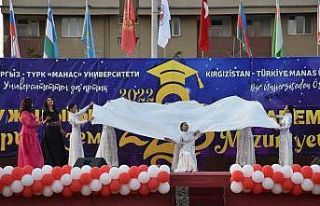 Manas’ta mezuniyet coşkusu