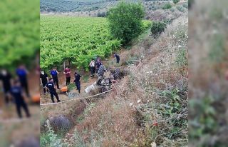 Manisa’da devrilen traktörün altında kalan sürücü...