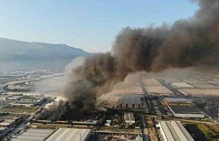 Manisa’daki fabrika yangını 16 saattir devam ediyor