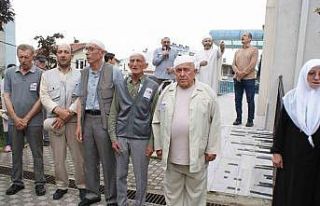 Manyas’ta Hacı adayları dualar eşliğinde uğurlandılar