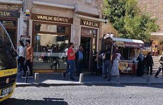 Mardin’de çarşı esnafı bayram hareketliliğinden...