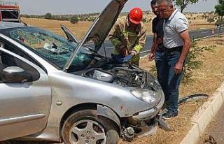 Mardin’de kontrolden çıkan otomobil refüje çıktı:...