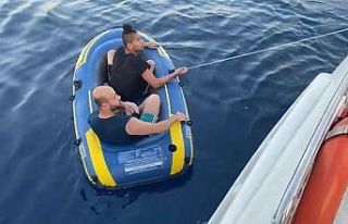 Marketten aldıkları botla umuda yolculuk