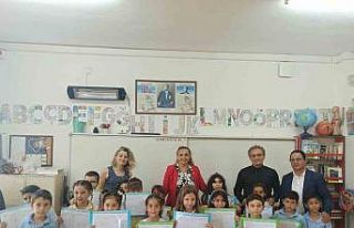 Marmaris’te öğrenciler karnelerini aldı