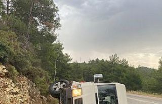 Marmaris’te personel taşıyan minibüs kaza yaptı:...