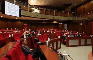 Masa başı çalışan personele ergonomi eğitimi