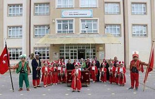 Mektepli minik mehteranlar geçmişten geleceği köprü...