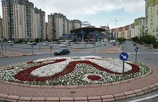 Melikgazi’de kavşaklar çiçeklerle süslendi