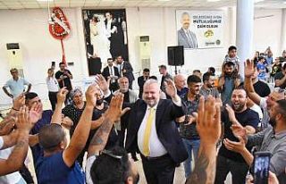 Menemen’de bayramlaşma töreninde müjde üstüne...