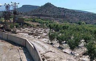 Mersin Mut’ta yağışlardan etkilenen alanlarda...