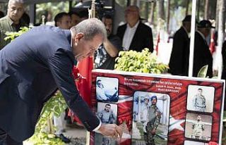 Mersin Şehitliğinde hüzünlü bayramlaşma
