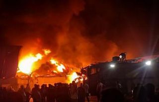 Mersin’de plastik fabrikasında yangın