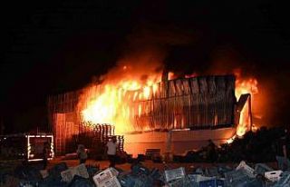 Mersin’deki plastik fabrikasında çıkan yangın...