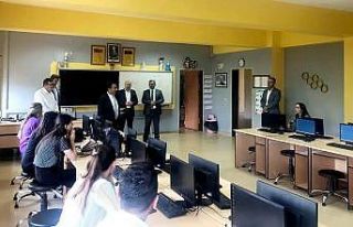 Mesleki gelişim seminerleri devam ediyor