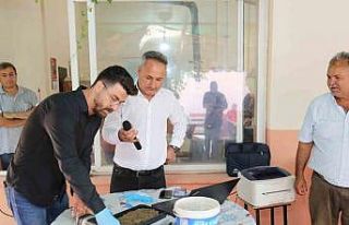 Mezitlili üreticilere toprak analiz cihazı tanıtıldı