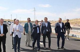 Midyat ilçe merkezinde sıcak asfalt çalışmaları...