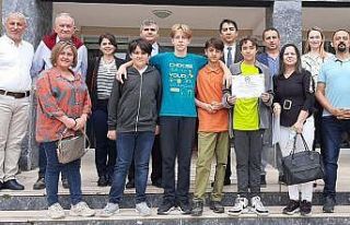 Mimar Sinan Ortaokulu Matematik ödüllerini aldı