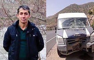 Minibüsle motosiklet çarpıştı: 1 ölü