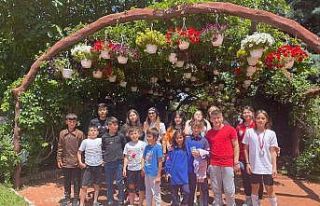 Minik halterciler Keçiören’i gezdi