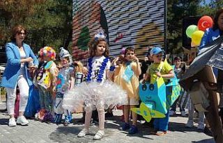 Minik öğrenciler çevre kirliliğine dikkat çekti