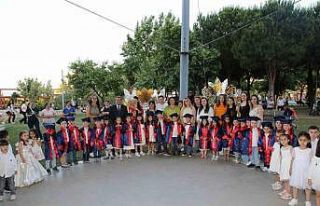 Minik öğrencilerin mezuniyet heyecanı