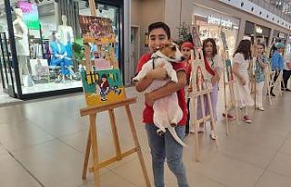 Minik ressamların resimleri Bahçelievler’de sergilendi