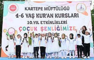 Minikler okudukları sure ve ilahilerle gönülleri...