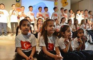 Miniklerden alkışlanan gösteri