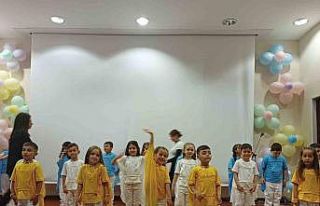 Miniklerden yılsonu gösterisi