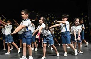 Miniklerden yılsonu mezuniyet gösterisi