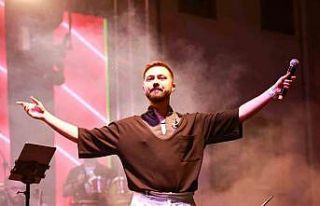 ModaFest Kenan Doğulu şarkılarıyla devam etti