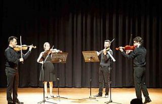 Moni Keman Dörtlüsü verdiği konserle kulakların...