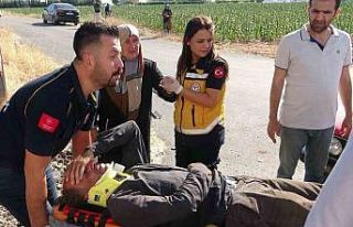 Motosiklet ile otomobil çarpıştı: 2 yaralı