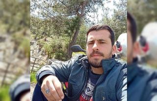 Motosikleti ile araca çarpan sürücü öldü