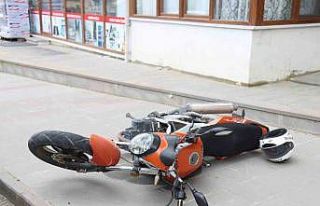 Motosikletle metrelerce sürüklenen sürücü yaralandı